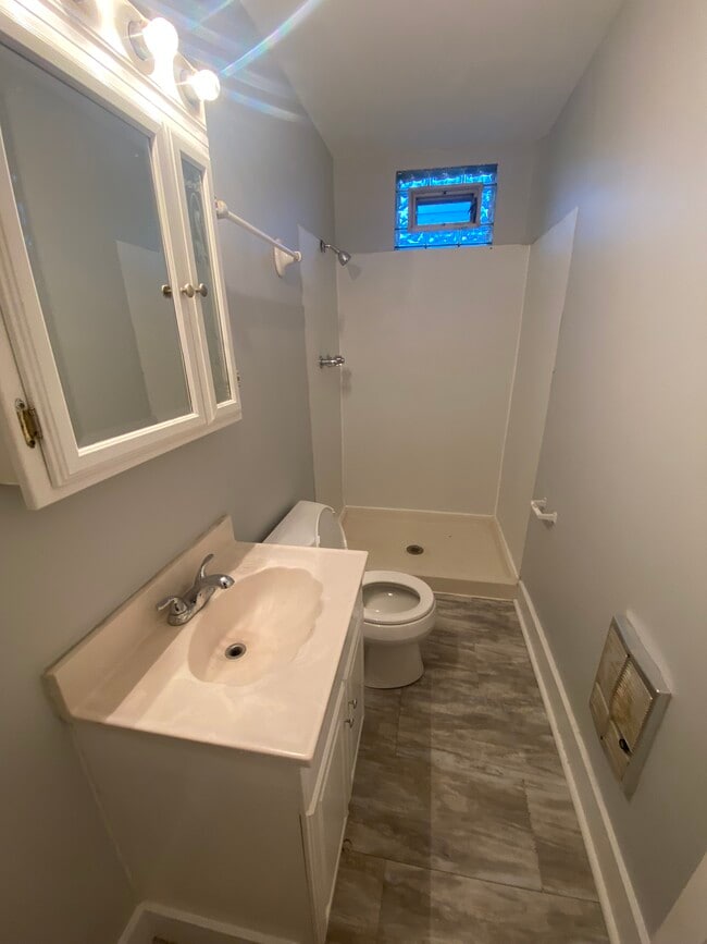 2nd bathroom - 1417 Dormont Ave