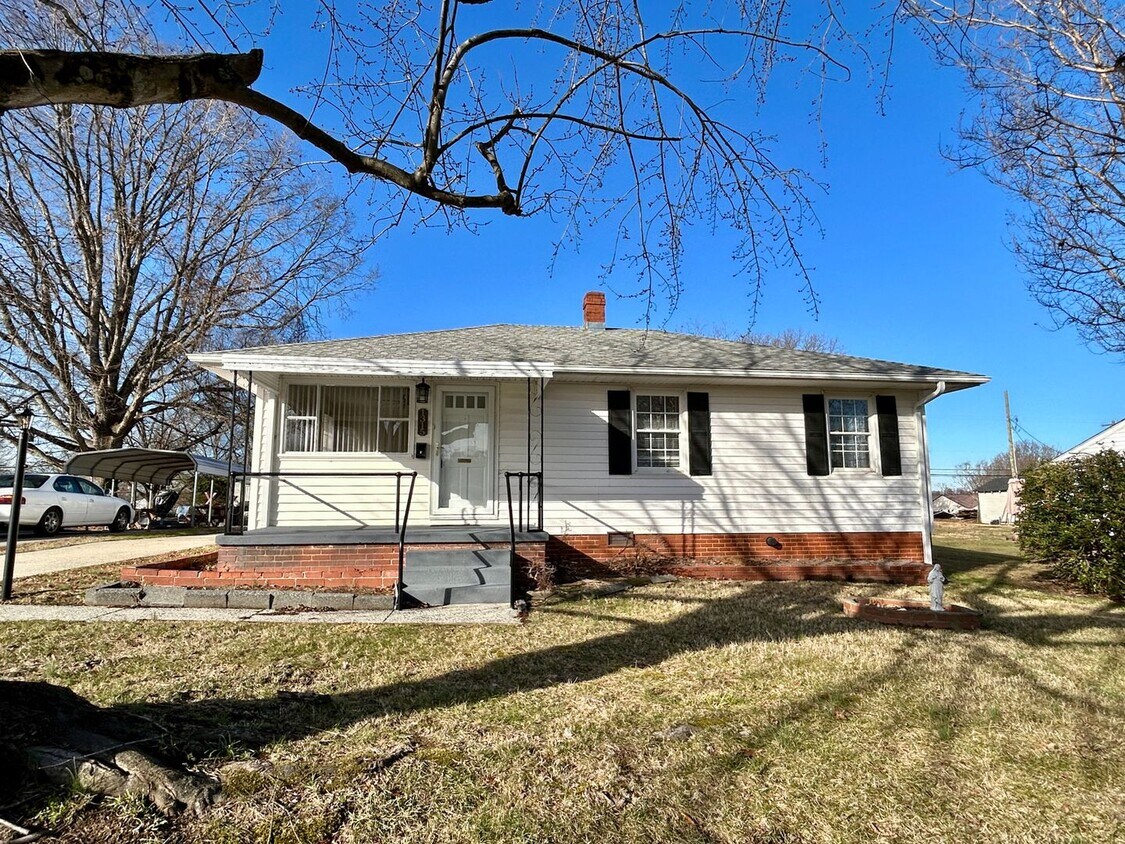Primary Photo - Updated 3BR/1BA in Greensboro near Revolut...