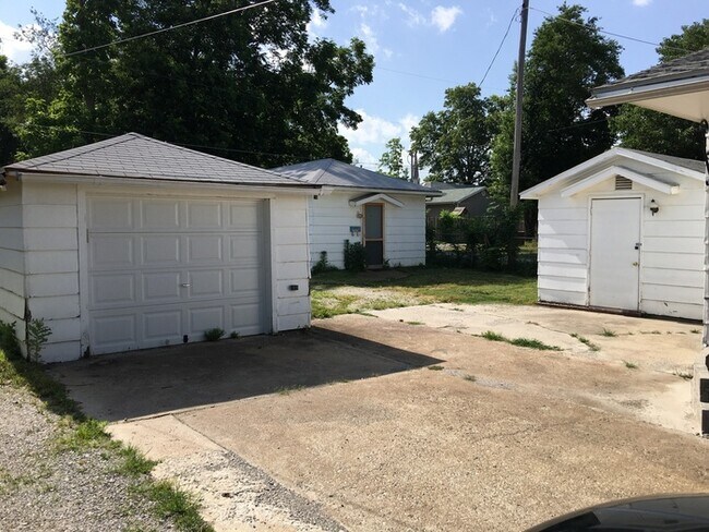 Building Photo - 707 N Joplin St