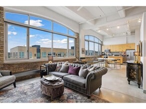 Building Photo - 700 N Washington Ave