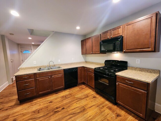 Building Photo - Pet friendly fresh and ready North Wales 2...