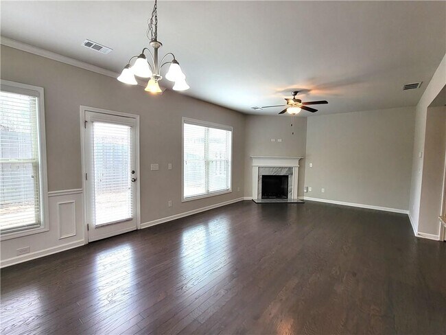 Foto del edificio - 1017 Haley Woods Ct