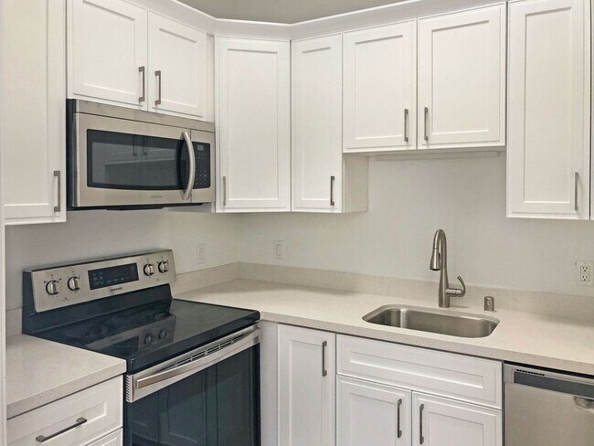 Building Photo - 2 br, 1 bath House - 169 Throckmorton Unit 1