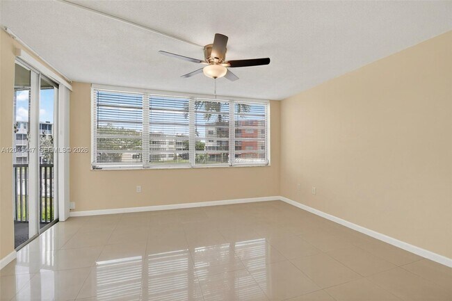Foto del edificio - 1710 NE 191st St