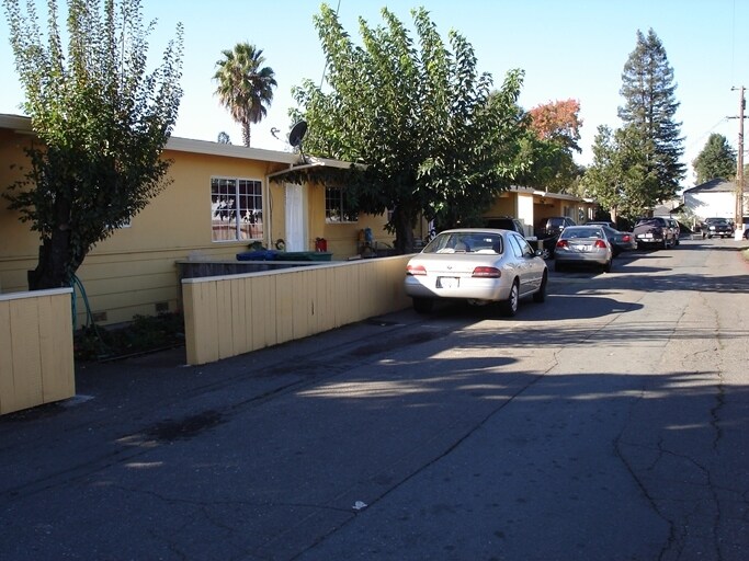 Primary Photo - 2519 Corby Ave
