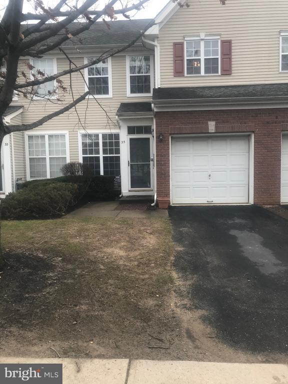 Foto principal - 35 Chatham Ct