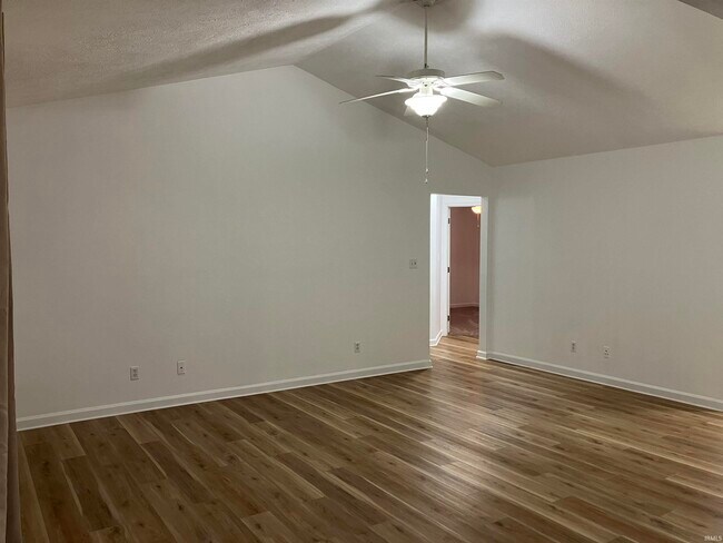 Building Photo - 7872 Sandalwood Dr