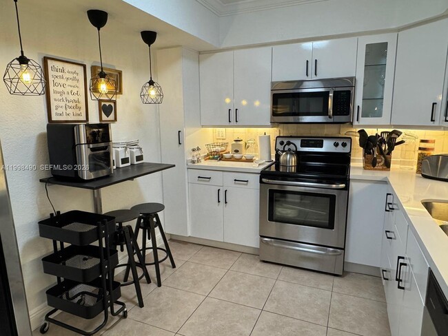 Foto del edificio - 3600 Mystic Pointe Dr