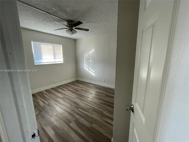 Foto del edificio - 2150 Madison St