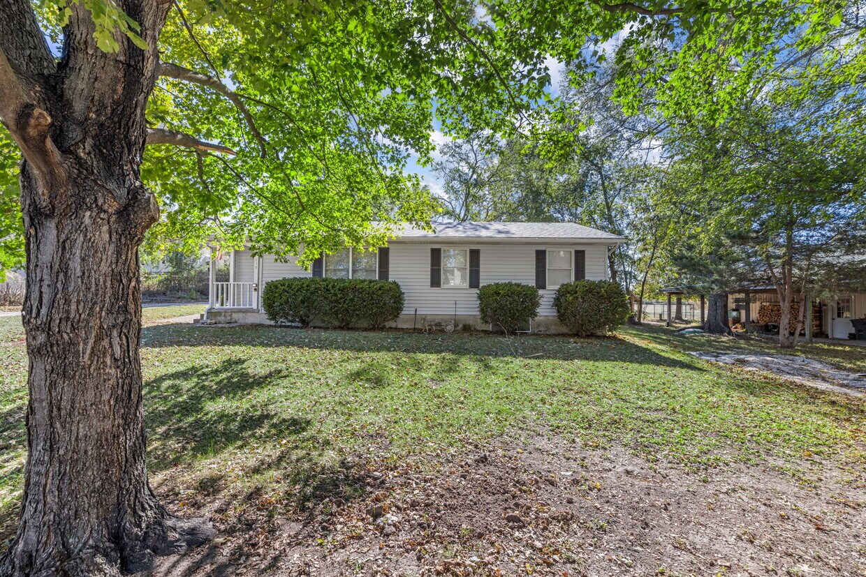 Primary Photo - 115 E Sycamore Rd