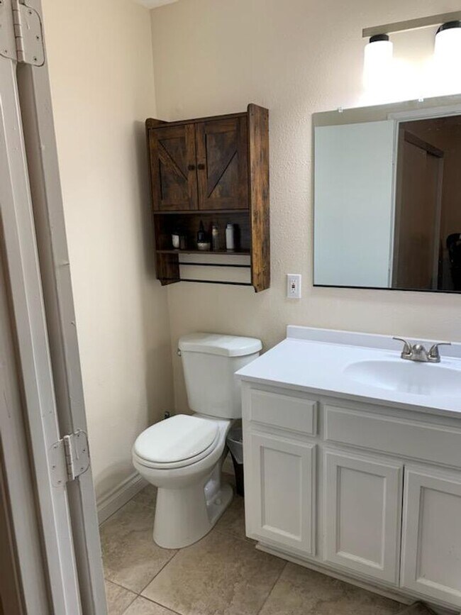 Foto del edificio - Two Bedroom Two Bathroom Duplex in Hemet!