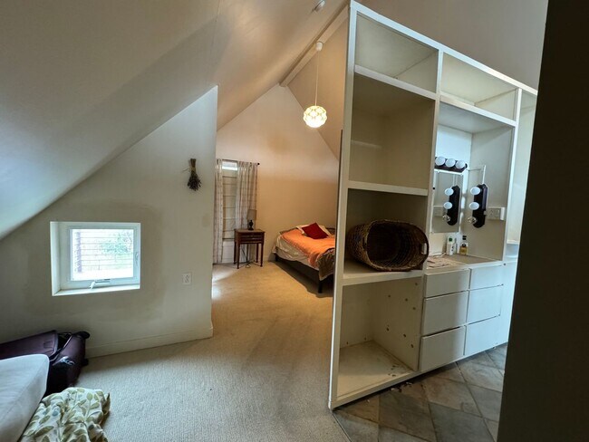 Building Photo - Unique 4 bedroom home - close to Downtown ...