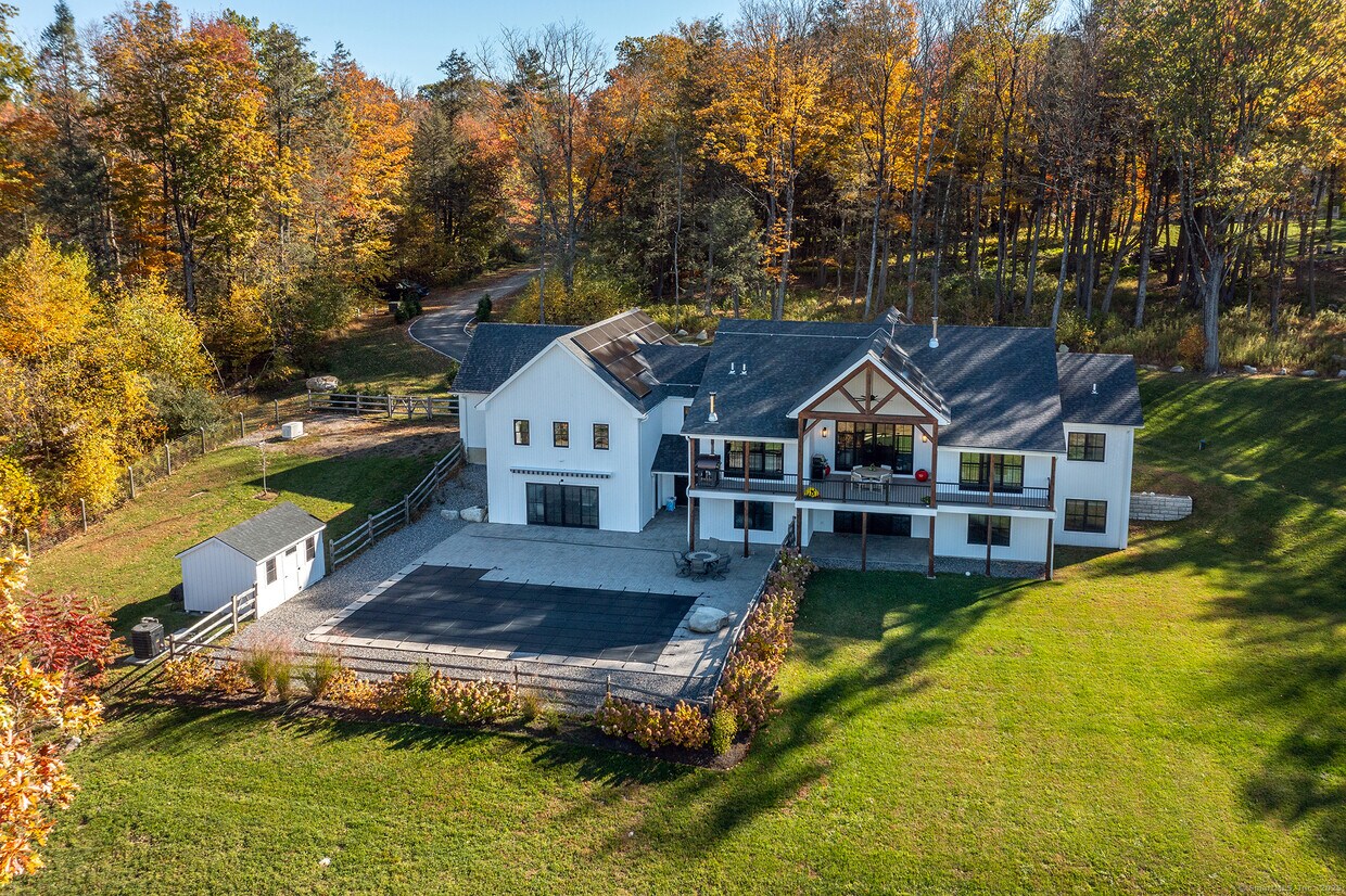 Foto principal - 42 Pond Ridge Rd