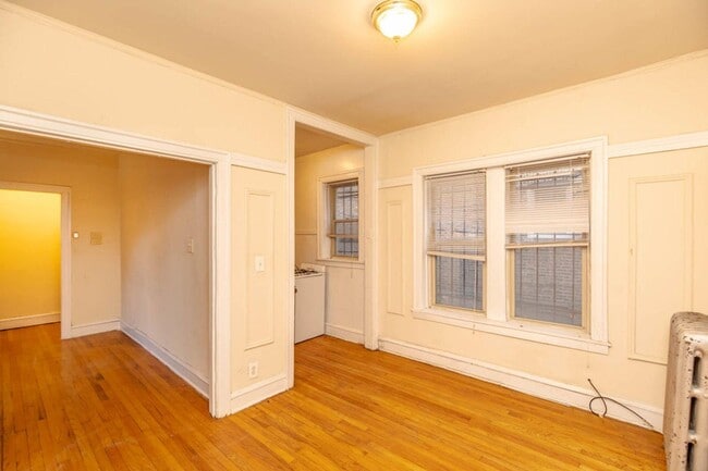 Building Photo - 1333 W Touhy Ave