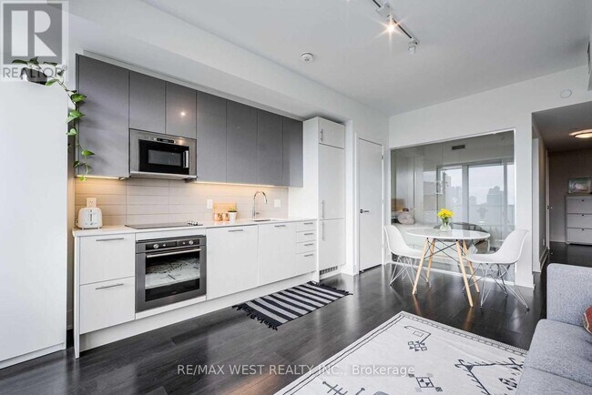 Building Photo - 403 Church St