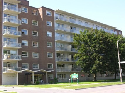 Photo du bâtiment - Lawrenview Towers