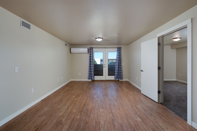 Building Photo - 210 S. Cottonwood, Unit 208