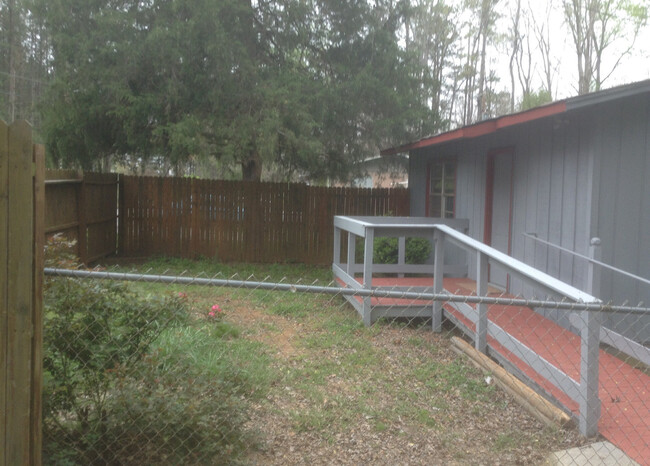 Building Photo - r1135