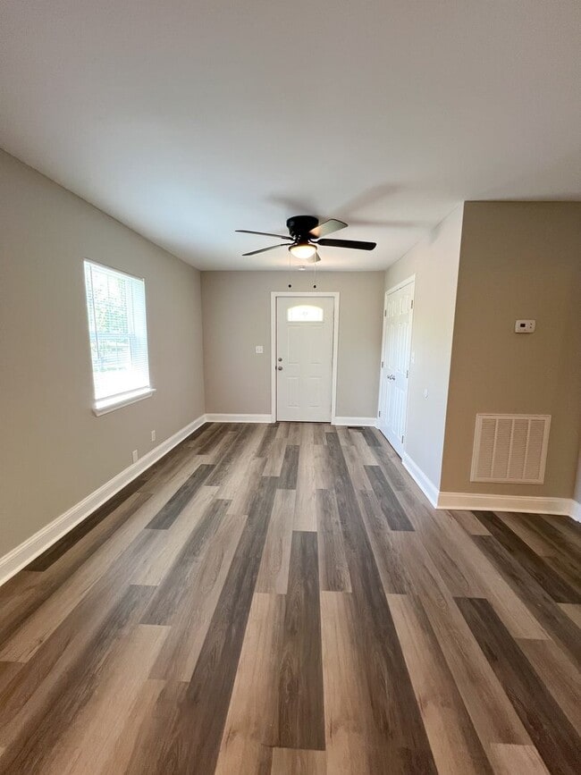 Building Photo - Renovated Home Off Madison Street – Pet Friendly!