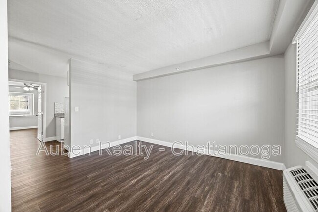 Building Photo - 5519 HIGHWAY 153 APT L