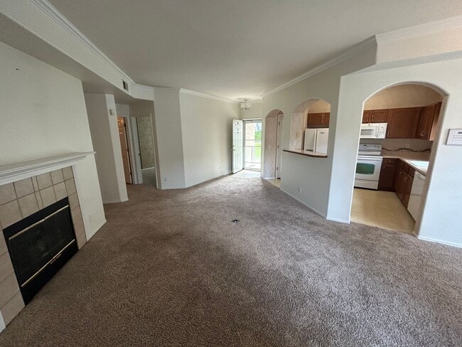 Building Photo - Nice 2 bedroom, 2 bath condo close to Fort...
