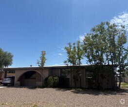 Building Photo - 2411 W Oracle Jaynes Station Rd
