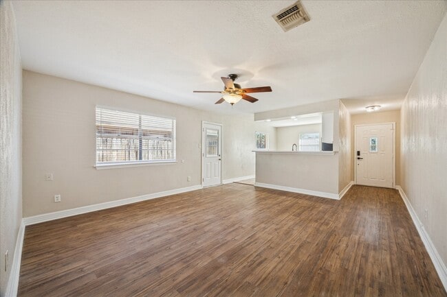 Building Photo - 1808 Wren Dr