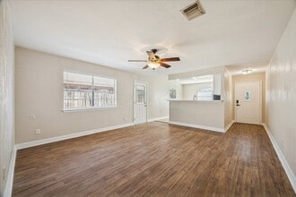 Building Photo - 1808 Wren Dr