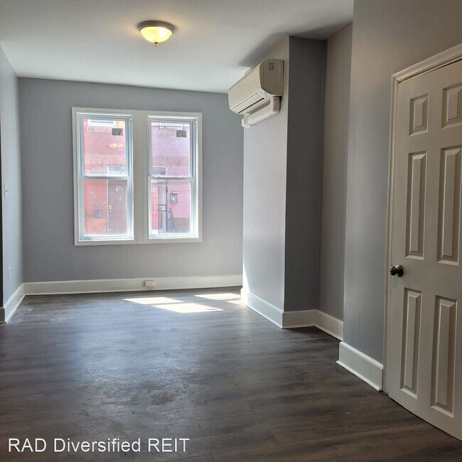 Building Photo - 3 br, 1 bath House - 2455 N Opal St