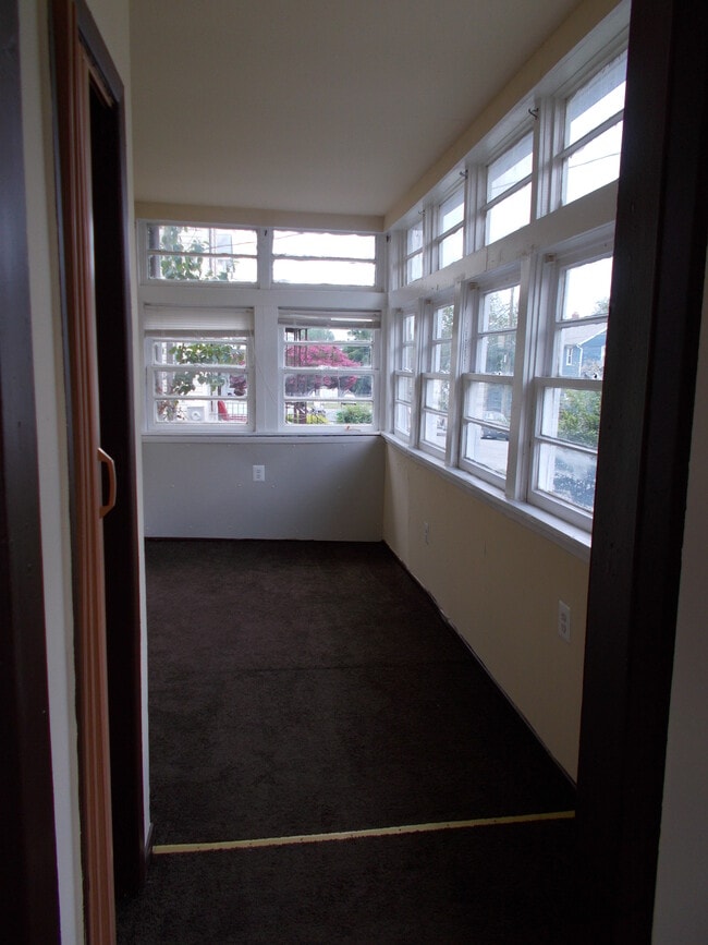 Building Photo - 1723 Hall Ave