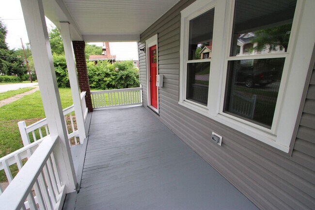 Foto del edificio - Updated 3 Bedroom 1 bathroom House