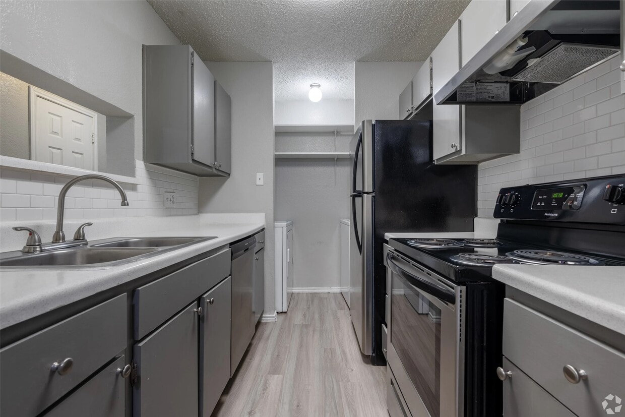 Foto principal - 7610 Cameron Rd