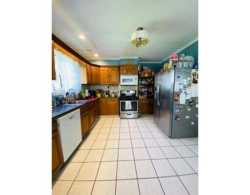 Foto del edificio - 68 Holbrook Ave