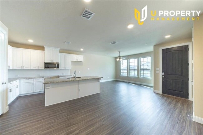Building Photo - Luxary & Energy Saving TownHome,