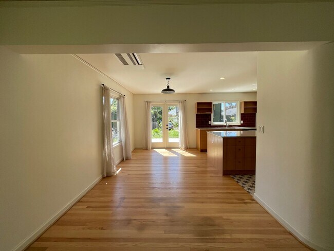 Foto del edificio - Fully Renovated ~ 4Bd/ 2Ba Home in Concord...