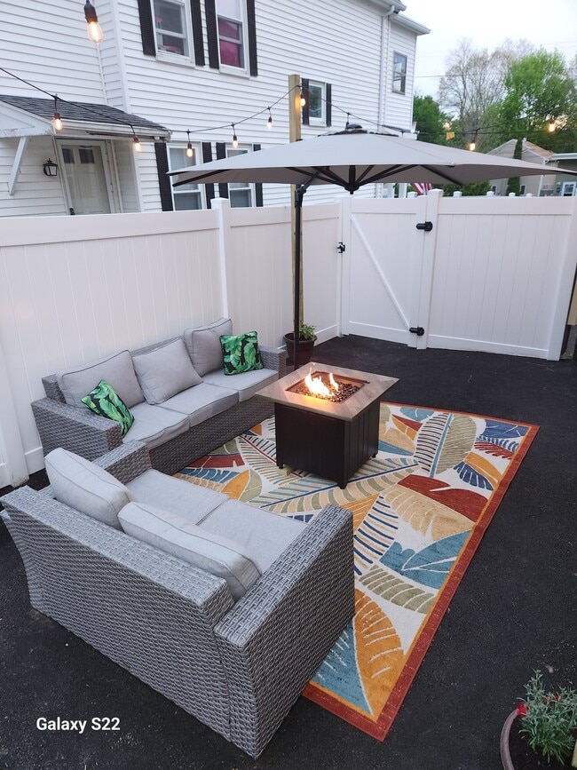 Building Photo - 72 S Central St