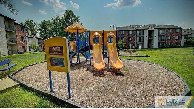 YARD - 324 Bromley Plz