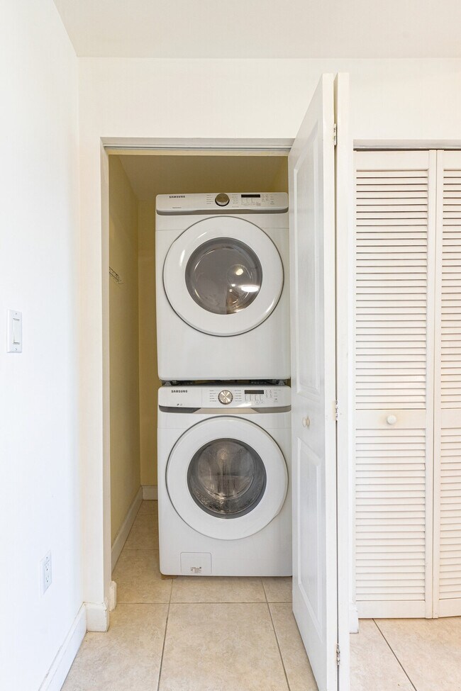 Foto del edificio - 2280 SW 32nd Ave