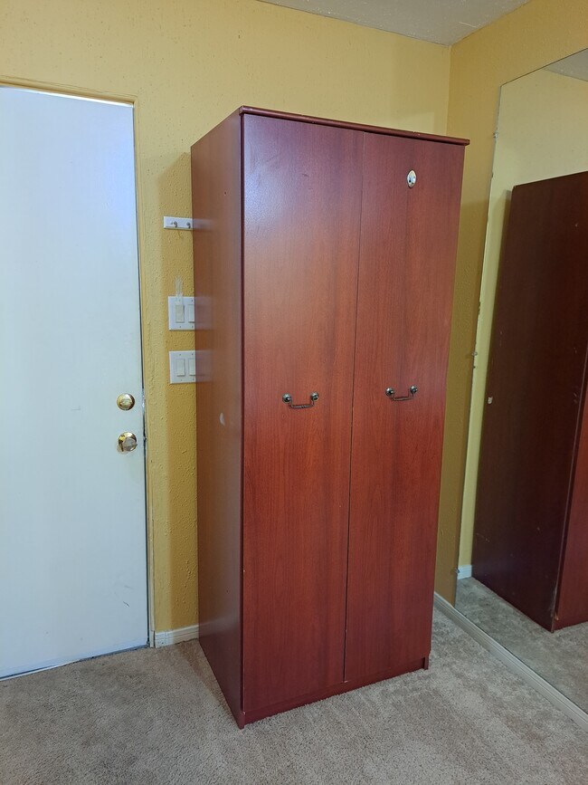 Furnished - 214 Aberdeen St