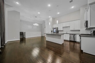Building Photo - 2426 Cochran St