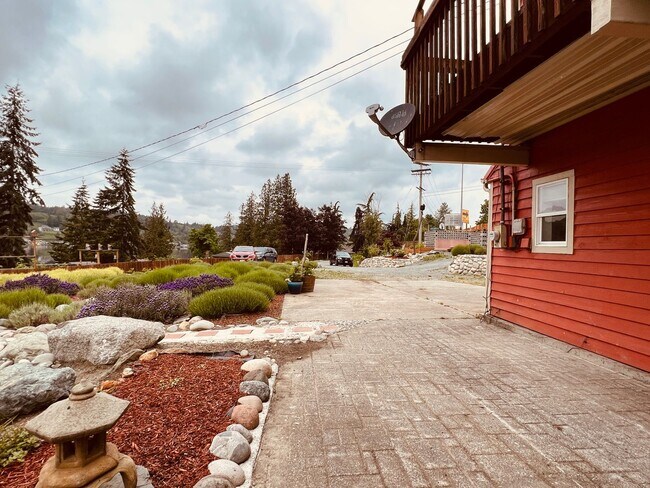Building Photo - Schultz - Big Lake