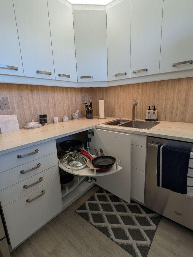 Building Photo - 2812 Garden Dr S