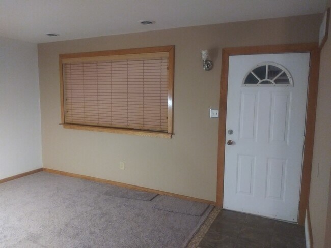 Building Photo - 2 G Sell Dr