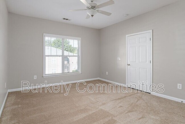 Foto del edificio - 104 Thornton Ct