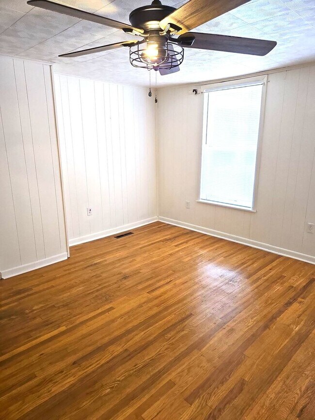 Foto del edificio - Spacious 3-bedroom single-family home in C...