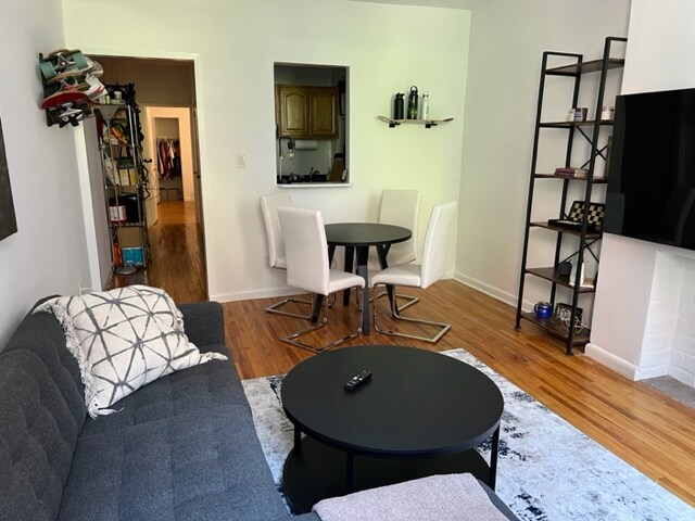Foto del edificio - 319 W 21st St