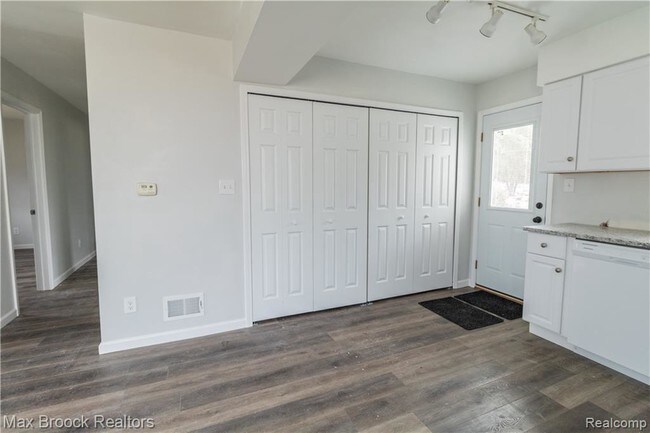 Building Photo - 46741 Shelby Ct