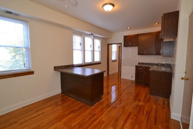 Building Photo - 4456 N Sheridan Rd