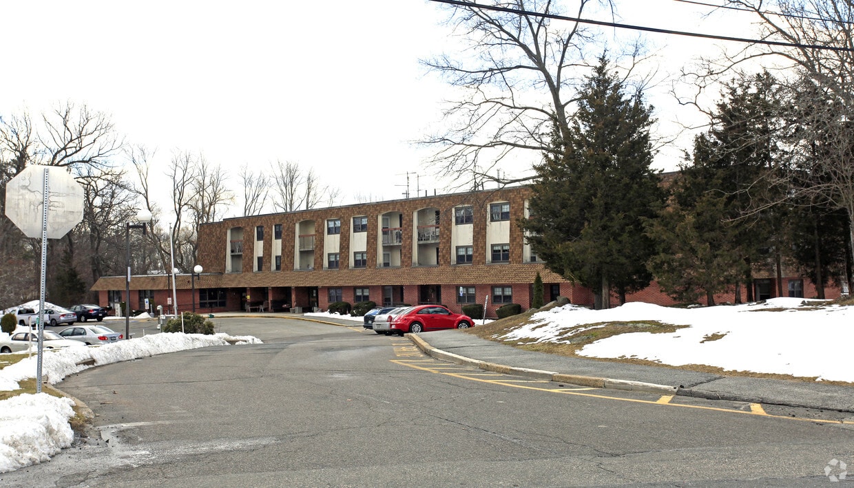 15 Birchcrest St, Burlington, MA 01803 Apartments in Burlington, MA