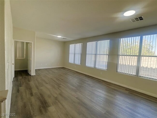 Foto del edificio - 2401 Living Rock Ave